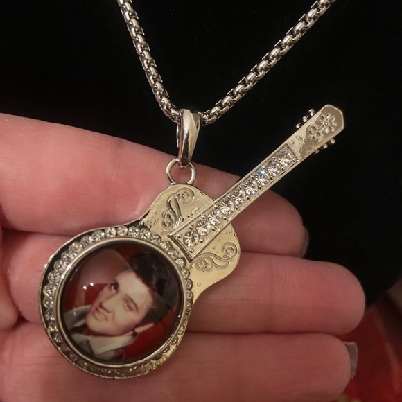 Elvis Snap Button Necklace - Picture 4 of 7